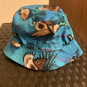 Neff duck bucket hat